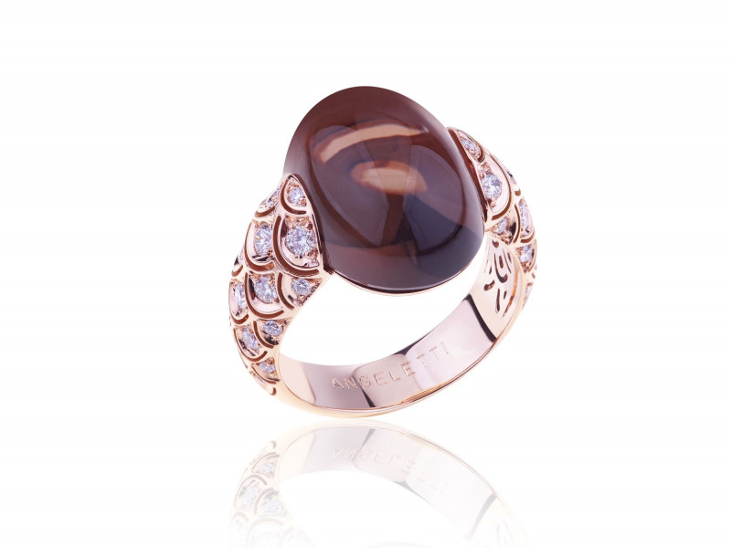gold ring with precious stone