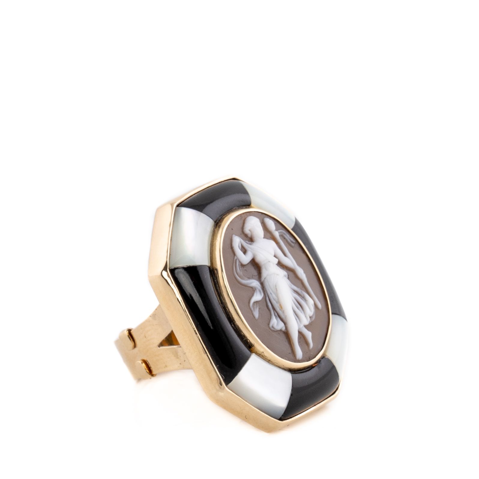 gold ring with cammeo
