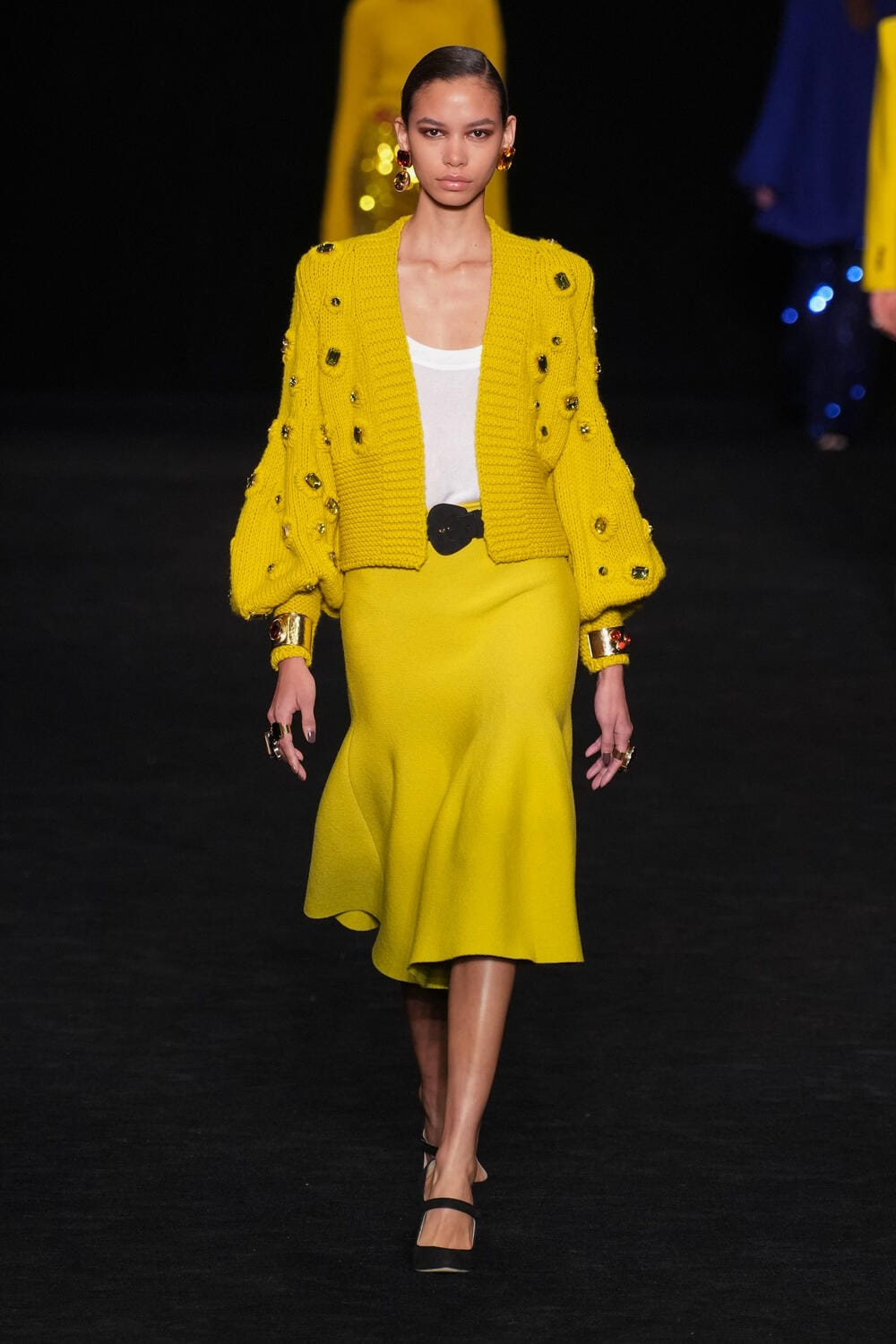 luisa spagnoli fashion show yellow outfit